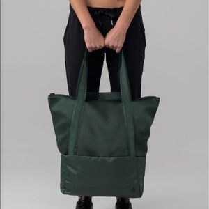 Lululemon Hot Mesh Tote 30L